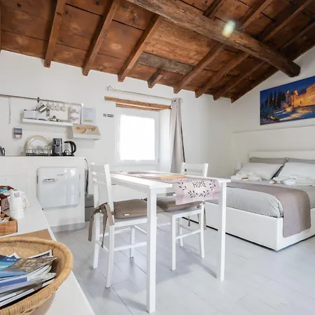 Franciacorta White Bed & Breakfast Cellatica